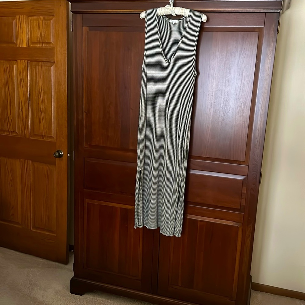 Rag & Bone V-neck classic midi t-shirt dress